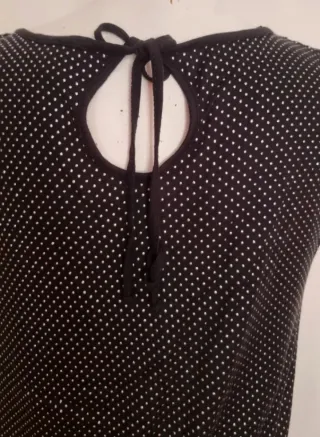 Blusa plateada y negra con lunares Talla XL