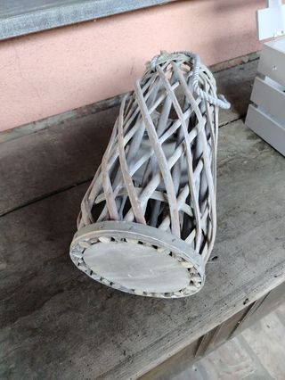 Lanterna da giardino in vimini