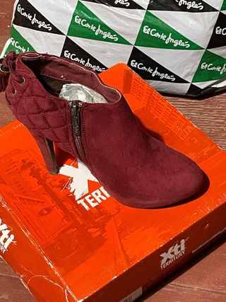 Botines Xti Burdeos Tacon