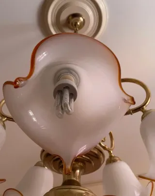 Lampadario oro e bianco in vetro di Murano e metal