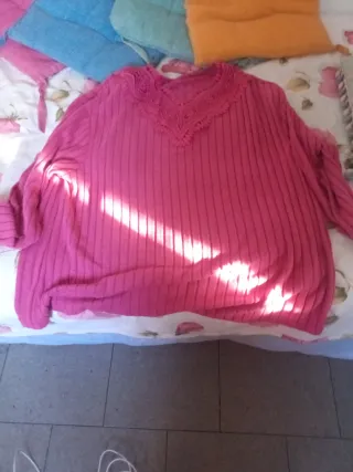 Maglione rosa con pizzo