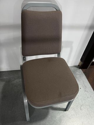 Sillas tapizadas apilables (30 unidades)