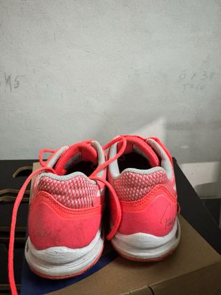 Zapatillas Asics pádel naranja y blanco