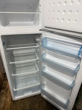 Nevera Beko estrecha