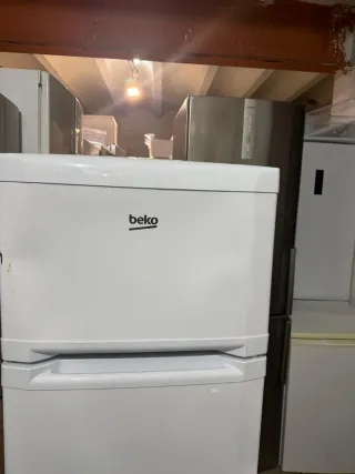 Nevera Beko estrecha