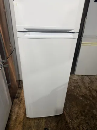 Nevera Beko estrecha