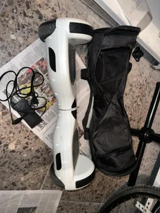 Hoverboard blanco con bolsa de transporte