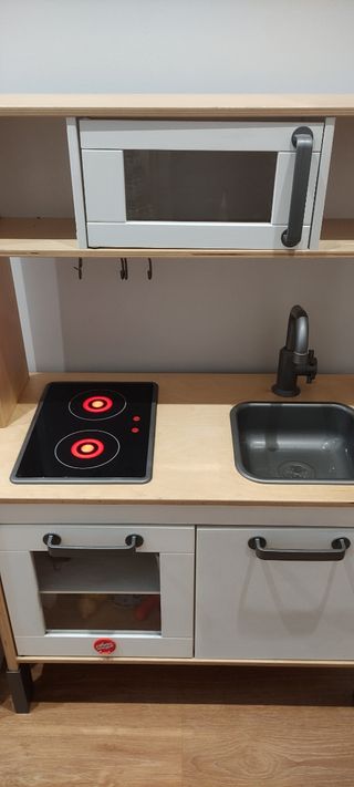 Cocinita de madera Ikea.