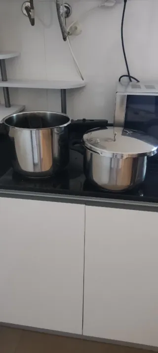 2 Ollas a presión de acero WMF