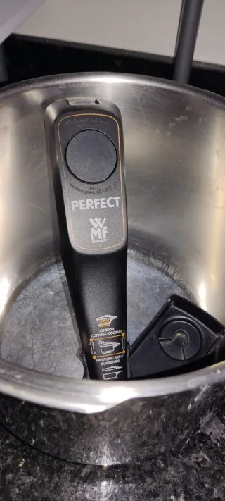 2 Ollas a presión de acero WMF