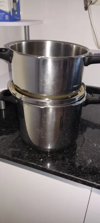 2 Ollas a presión de acero WMF