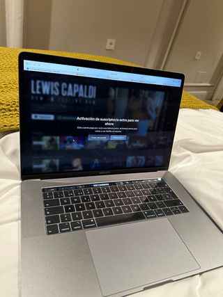 MacBook Pro 15 Touch Bar Argento