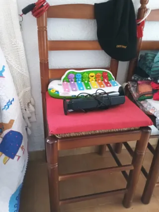 Sillas de madera con asiento de tela