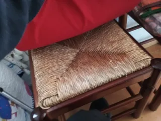 Sillas de madera con asiento de tela