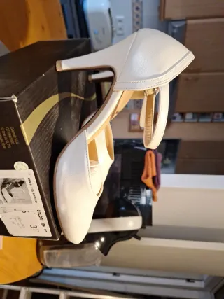 Zapatos de tacón blancos