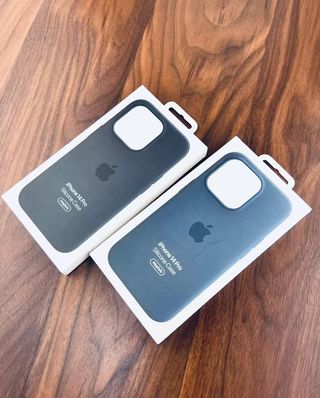 Custodia iPhone 14 Pro in silicone MagSafe Apple