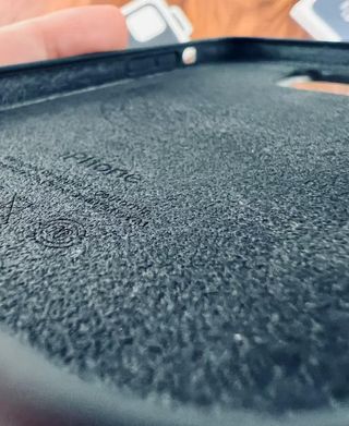 Custodia iPhone 14 Pro in silicone MagSafe Apple