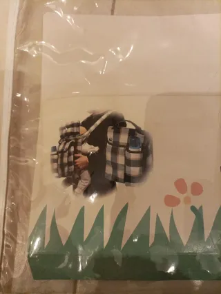 Mochila portabebés a cuadros sin estrenar