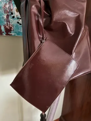 Borsa Zara marrone lucido con pochette