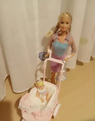 Barbie y Bebé Krissy con Cochecito