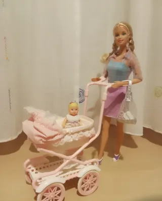 Barbie y Bebé Krissy con Cochecito