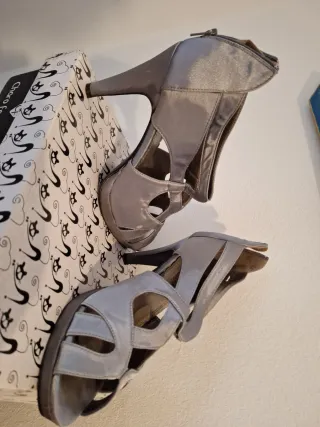 Sandalias de tacón plateadas