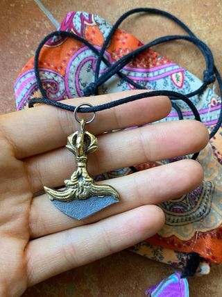 Collana Tibetana KARTIKA oro e grigio