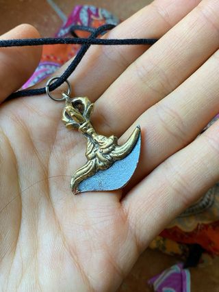 Collana Tibetana KARTIKA oro e grigio