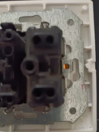 Mecanismo Eléctrico Blanco y Dorado