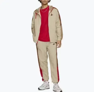 Conjunto Deportivo Nike Beige y Marrón