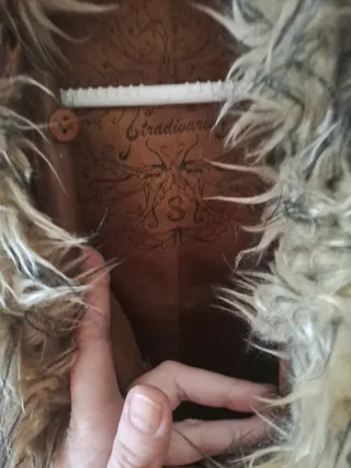 Chaqueta Stradivarius Talla S con Cuello Peludo