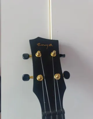 Ukulele Enya Soprano Fibra Carbonio Nero