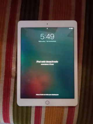 Apple iPad Blanco esta bloqueada