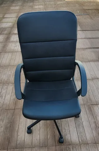 Silla de oficina ergonómica negra
