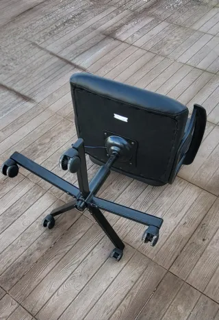 Silla de oficina ergonómica negra