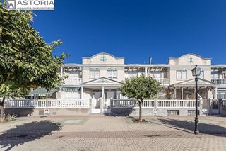 Casa adosada en venta en Cúllar Vega
