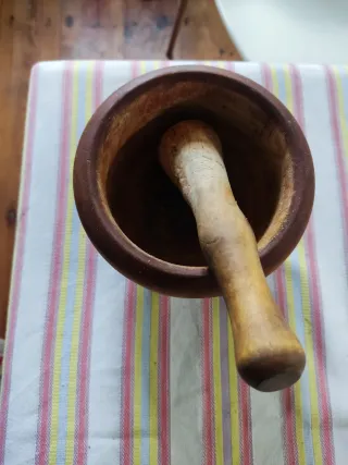 Mortero de madera rústico