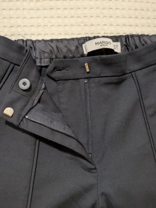 Pantalón azul Mango