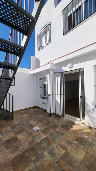 Casa adosada en venta en Las Almenas en Tomares