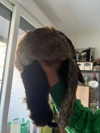 Lote gorros invierno piel sintética.