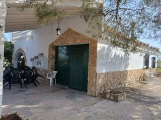 Chalet en venta en Yecla