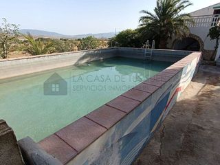 Chalet en venta en Yecla