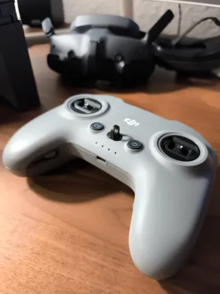 DJI Avata 2 + Occhiali Goggles 3 + Telecomando 3