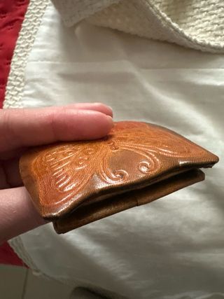 Portafoglio in vacchetta con farfalla