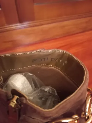 Botines marrones con cadena dorada