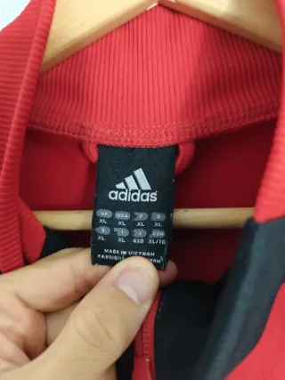 Chaqueta Adidas Roja y Negra