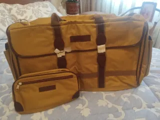 Conjunto bolsas de viaje marrones y amarillas