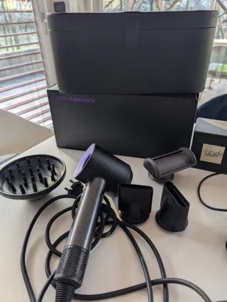 Dyson Supersonic e piastra GHD Platinum +