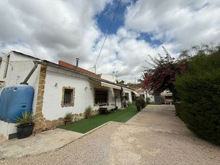 Chalet en venta en Elda