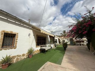 Chalet en venta en Elda